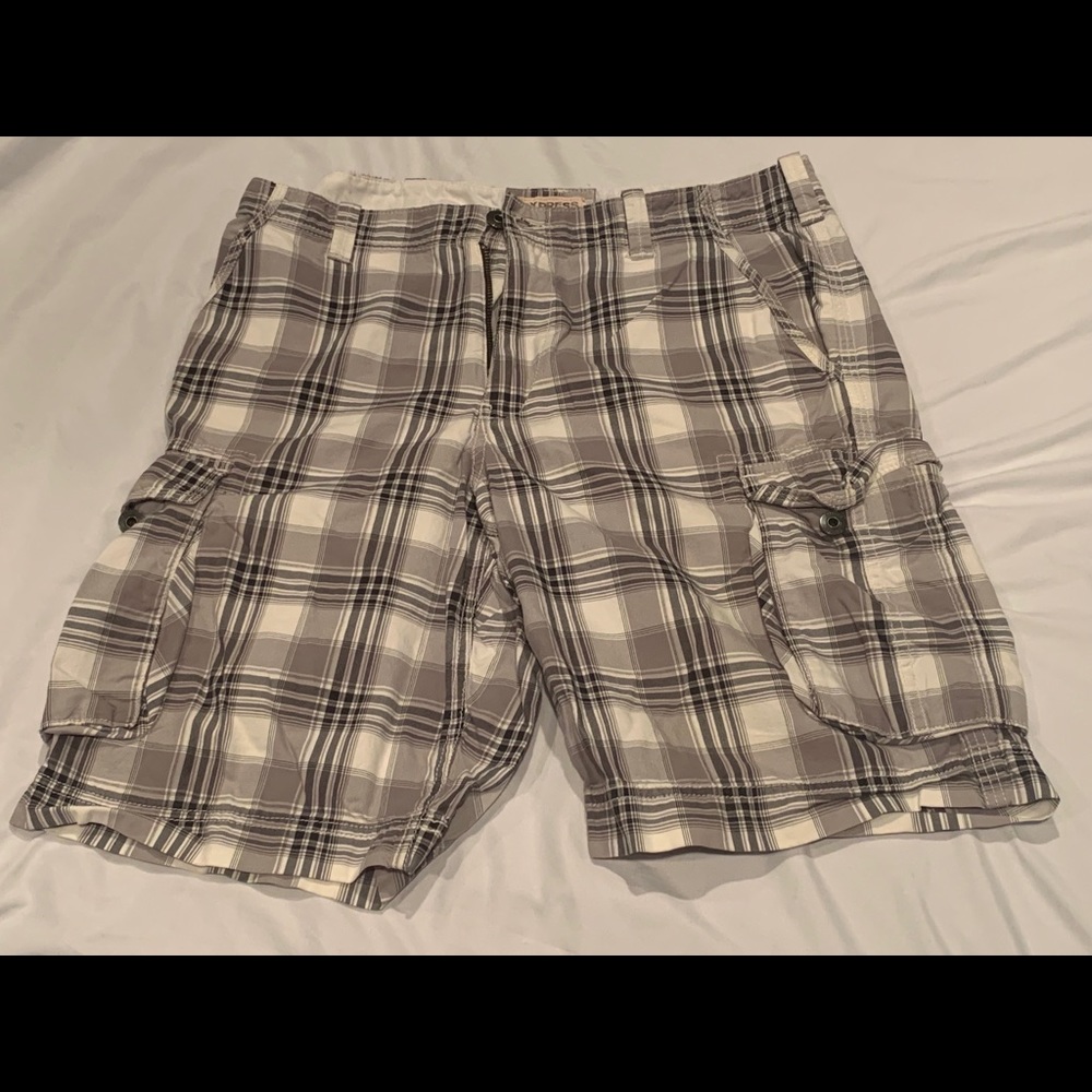 Men’s Express cargo shorts. Size 32. EUC.